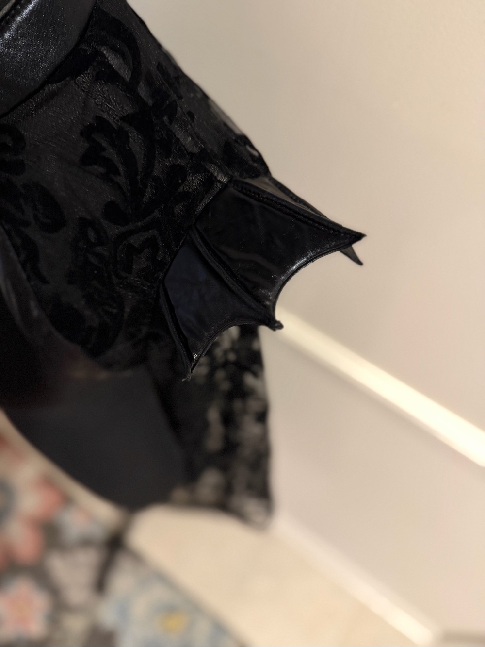 BAT Crop Shell - Picture 3 of 10
